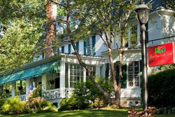 pet friendly hotel in the berkshires - in Lenox