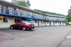 pet friendly hotel in the berkshires econo lodge discount hotel dog friendly in the berkshires, mass